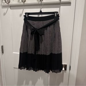 Ann Taylor Petite Pleated Skirt Size 00P